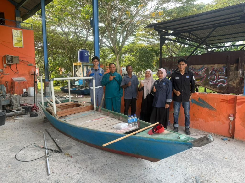 Bantu Tingkatkan Hasil Tangkapan, Dosen Polbeng Pasang Mesin Penggerak di Kapal Nelayan Desa Sungai Alam